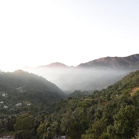 Green Roof Hotel Nainital Buitenkant foto