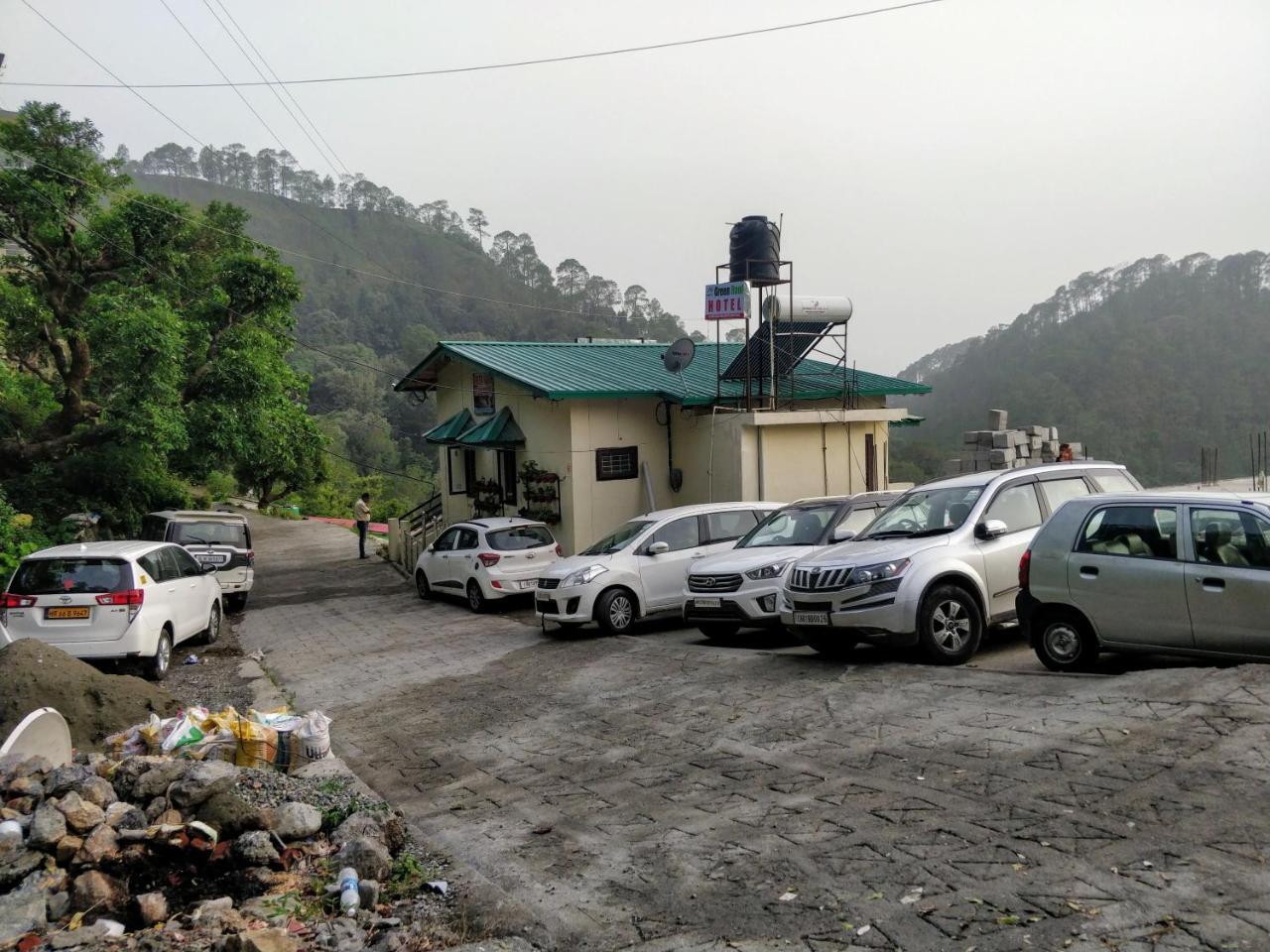 Green Roof Hotel Nainital Buitenkant foto